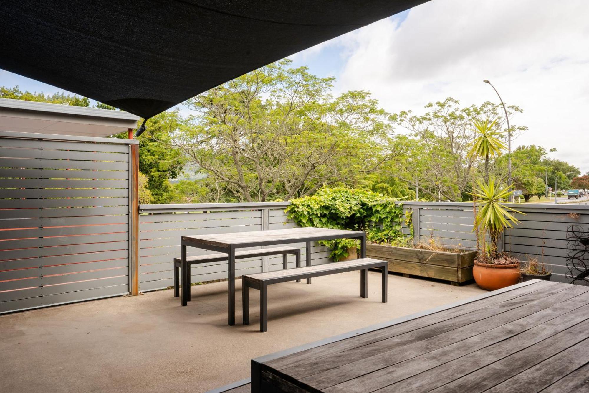 Hostel Haka House Rotorua Exterior foto A rooftop terrace in Brisbane, Australia