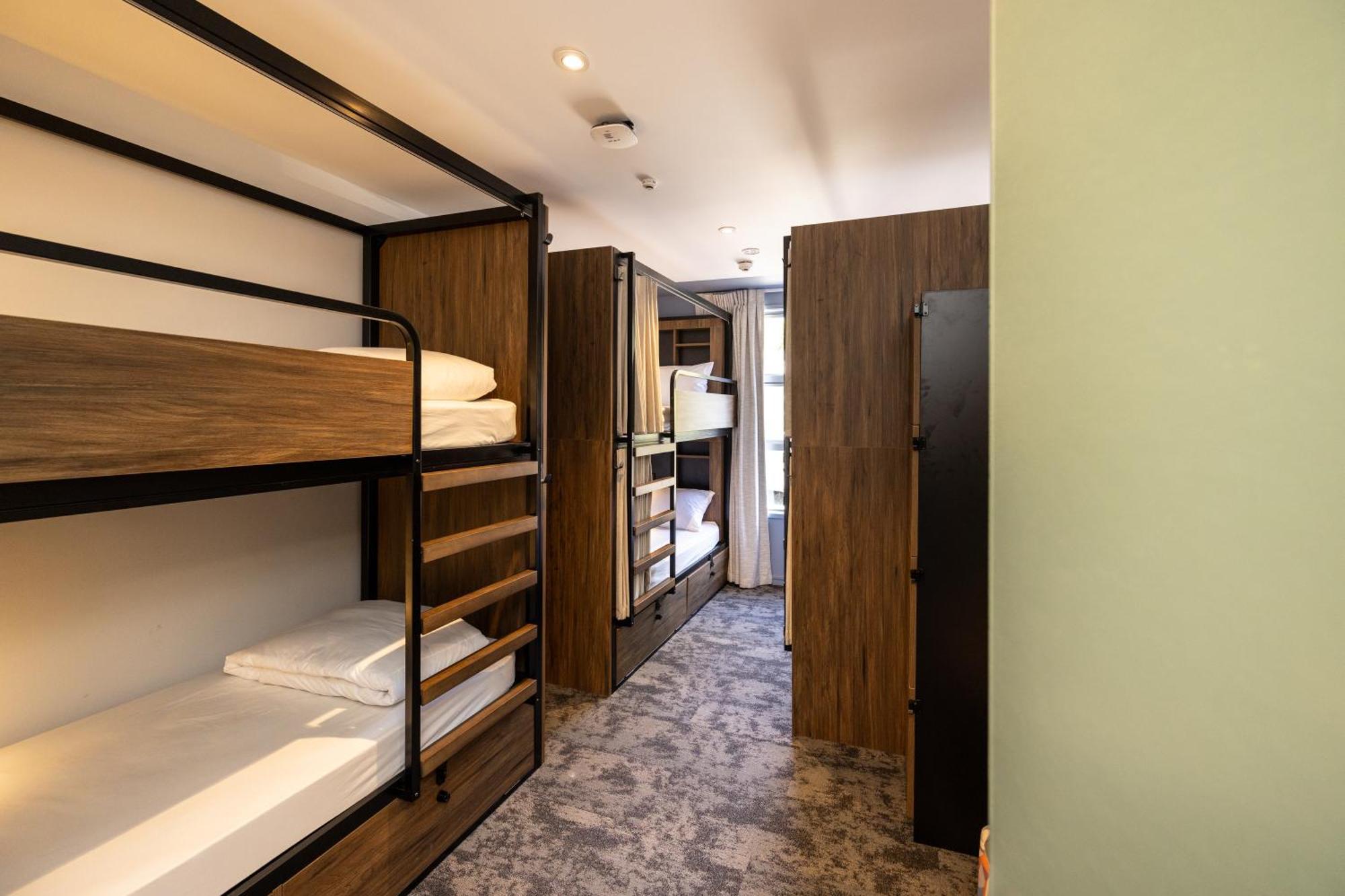 Hostel Haka House Rotorua Exterior foto A typical room at a capsule hotel